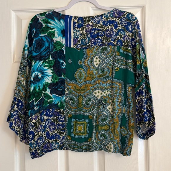 From Anthropologie, boxy 3/4 length sleeve top, size xs - Picture 2 of 3